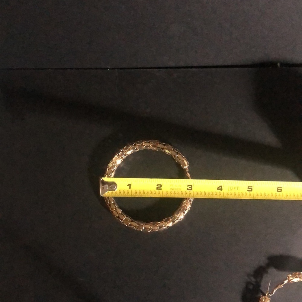 Big large gold tone chain hoop earrings - Picture 5 of 5